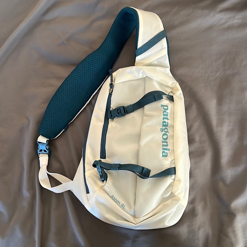 Patagonia AtomL Sling Bag (NWOT)